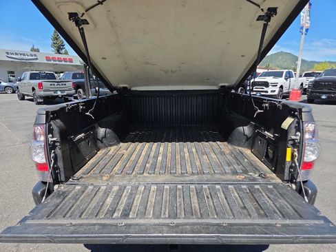 Used 2011 Toyota Tacoma PreRunner w/ TRD Sport Pkg RWD image 27