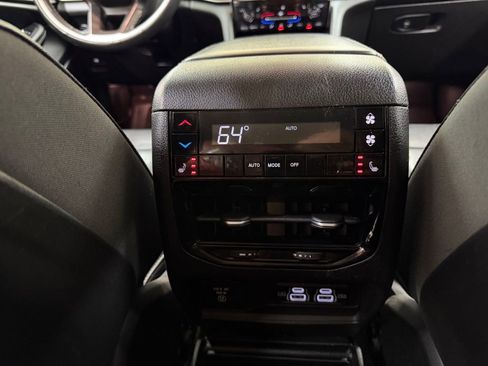 Used 2022 Jeep Grand Cherokee L Limited image 18