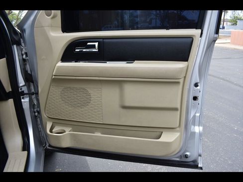 Used 2015 Ford Expedition XL image 32