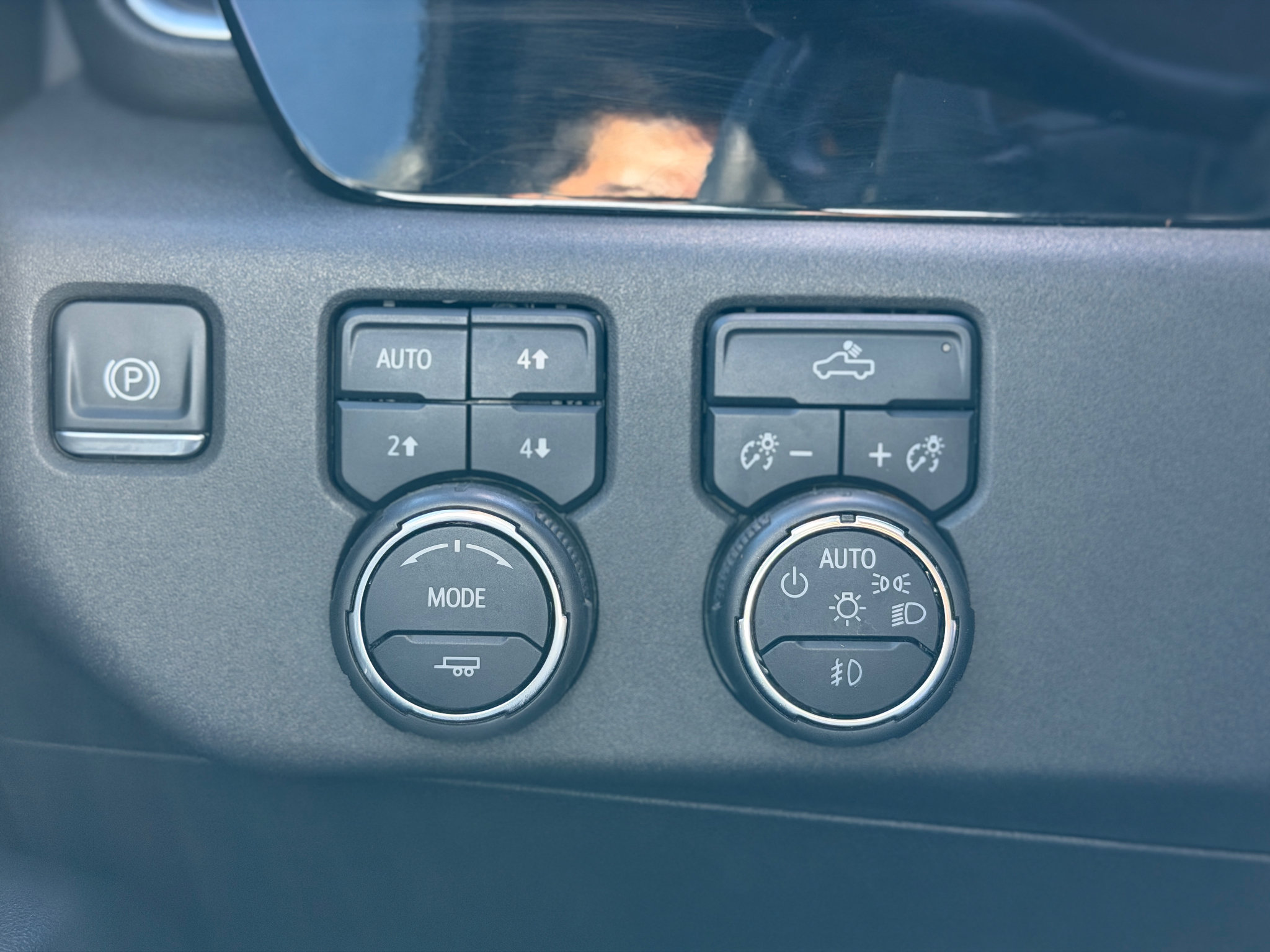 Used 2024 Chevrolet Silverado 1500 LT Trail Boss w/ Convenience Package II AWD/4WD image 6