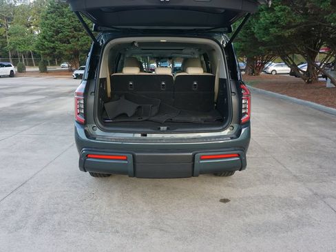 Used 2025 Nissan Armada Platinum RWD image 17