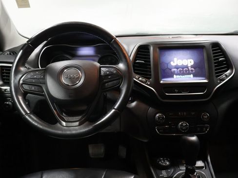 Used 2019 Jeep Cherokee Trailhawk image 17