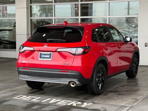 Used 2025 Honda HR-V Sport image 11