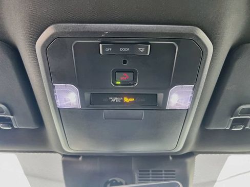 Used 2025 Toyota Tacoma SR5 AWD/4WD image 20