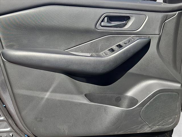 Used 2025 Nissan Rogue S FWD image 10