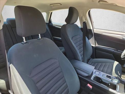 Used 2018 Ford Fusion SE FWD image 12