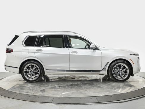 Used 2024 BMW X7 xDrive40i w/ Premium Package image 8