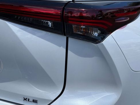 Certified 2024 Toyota Highlander XLE FWD image 37