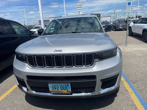 Used 2022 Jeep Grand Cherokee L Laredo w/ Luxury Tech Group I AWD/4WD image 9