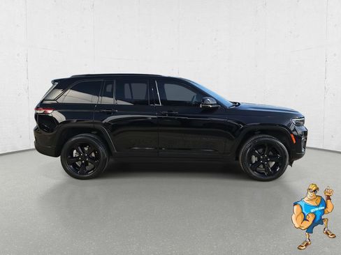 Used 2024 Jeep Grand Cherokee Limited w/ Black Appearance Package image 4