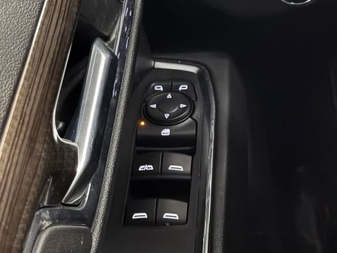 Used 2022 Chevrolet Silverado 1500 LT AWD/4WD image 14