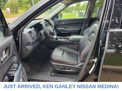Certified 2025 Nissan Pathfinder SL w/ SL Premium Package AWD/4WD image 14