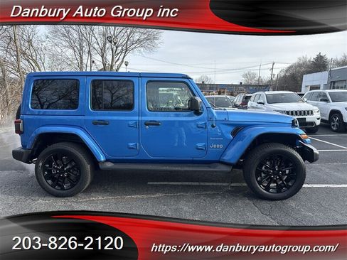 Used 2023 Jeep Wrangler Unlimited Sahara w/ Cold Weather Group AWD/4WD image 7