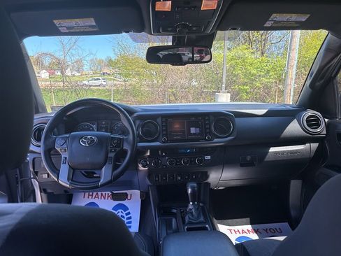 Used 2023 Toyota Tacoma TRD Off-Road w/ Technology Package AWD/4WD image 31