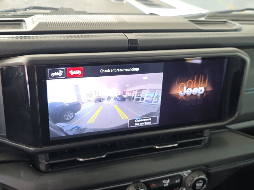 Used 2024 Jeep Wrangler Unlimited Rubicon 4xe AWD/4WD image 18