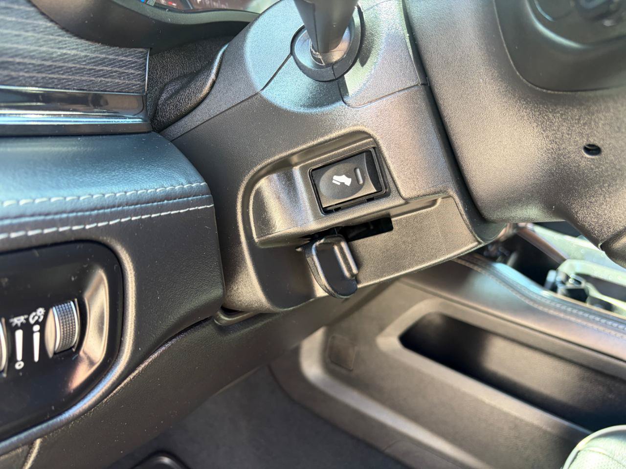 Used 2022 RAM 3500 Limited AWD/4WD image 12