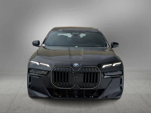 New 2025 BMW 760i xDrive w/ Executive Package image 3