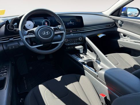 Certified 2025 Hyundai Elantra SEL image 15
