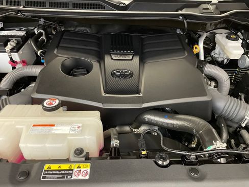 Used 2022 Toyota Tundra Limited w/ TRD Off-Road Package AWD/4WD image 29