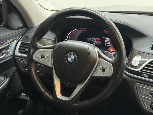 Used 2022 BMW 740i w/ Premium Package RWD image 28