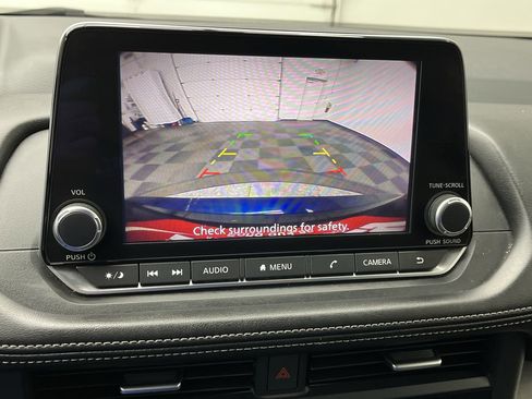 Used 2024 Nissan Rogue SV image 5