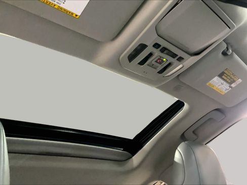 Certified 2021 Toyota Highlander XLE AWD/4WD image 14
