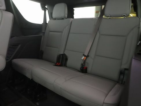 Used 2024 GMC Yukon SLT w/ SLT Luxury Package image 30