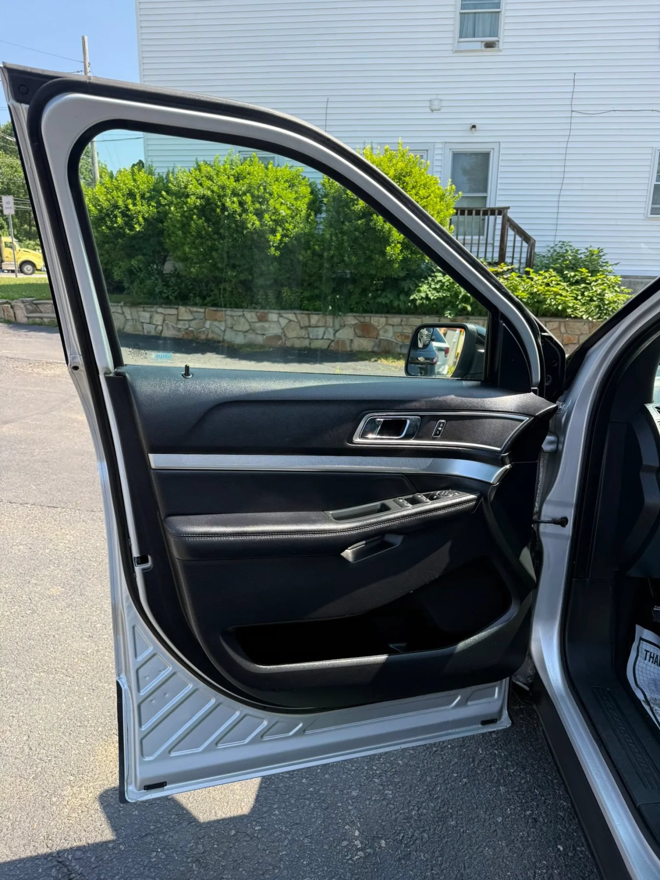 Used 2016 Ford Explorer XLT w/ Equipment Group 202A AWD/4WD image 10