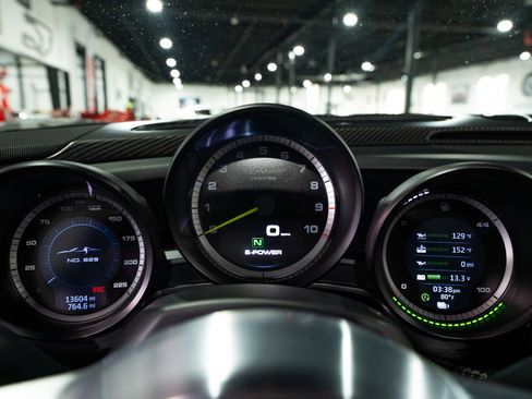 Used 2015 Porsche 918 Spyder image 21