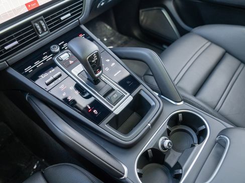 Certified 2021 Porsche Cayenne Turbo S AWD/4WD image 22