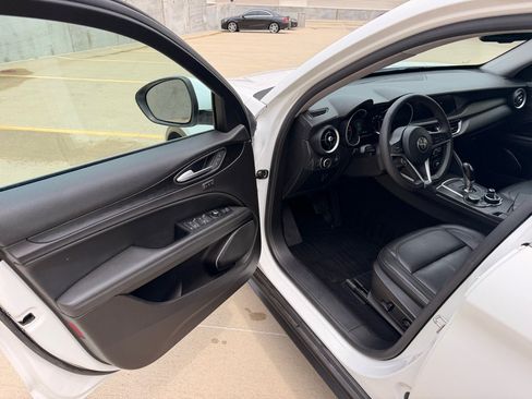 Used 2019 Alfa Romeo Stelvio AWD image 10