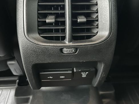 Used 2019 Jeep Cherokee Limited w/ Luxury Group AWD/4WD image 18