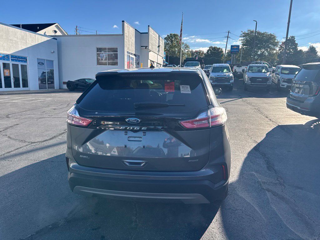 Used 2024 Ford Edge SEL w/ Convenience Package AWD/4WD image 6