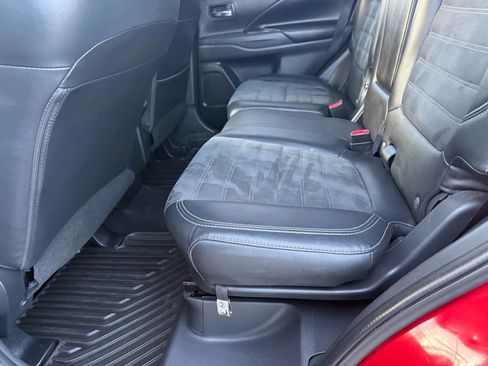 Used 2019 Mitsubishi Outlander SE image 16