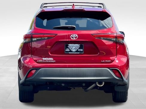 Used 2020 Toyota Highlander LE AWD/4WD image 6