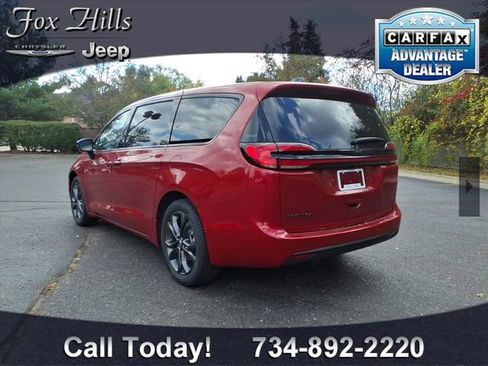 New 2026 Chrysler Pacifica Select image 6