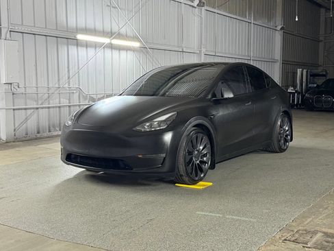 Used 2024 Tesla Model Y Performance AWD/4WD image 1