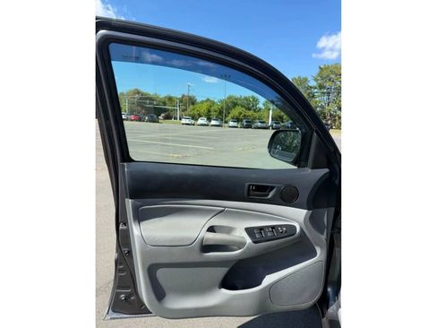 Used 2013 Toyota Tacoma 2WD Double Cab w/ Convenience Pkg image 9