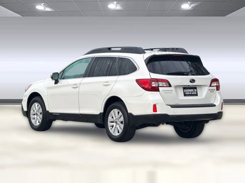 Used 2016 Subaru Outback 2.5i Premium image 3