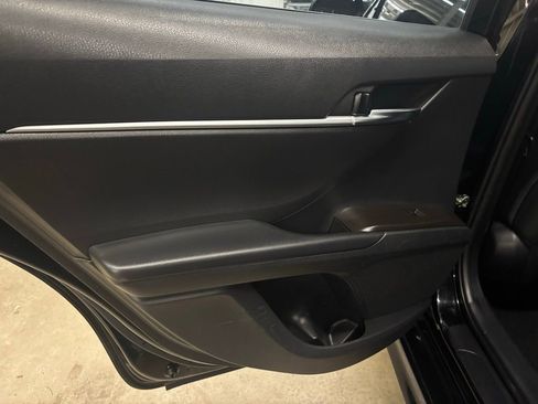 Used 2022 Toyota Camry SE image 14