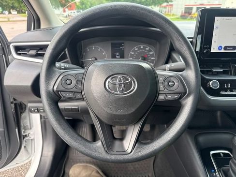 Used 2025 Toyota Corolla LE w/ Convenience Package FWD image 28