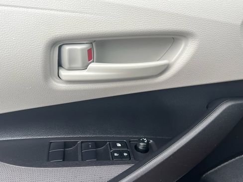 Used 2025 Toyota Corolla LE FWD image 17