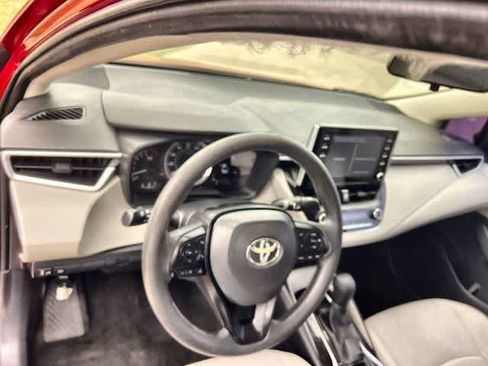 Used 2020 Toyota Corolla LE FWD image 15