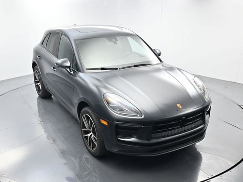 Certified 2023 Porsche Macan AWD/4WD image 40