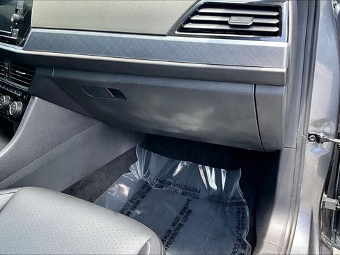 Used 2022 Volkswagen Jetta SE FWD image 19