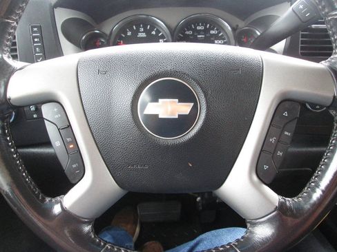 Used 2007 Chevrolet Silverado 2500 LT w/ 2LT Convenience Package AWD/4WD image 26
