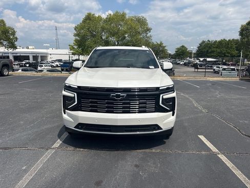 Used 2025 Chevrolet Tahoe High Country AWD/4WD image 8