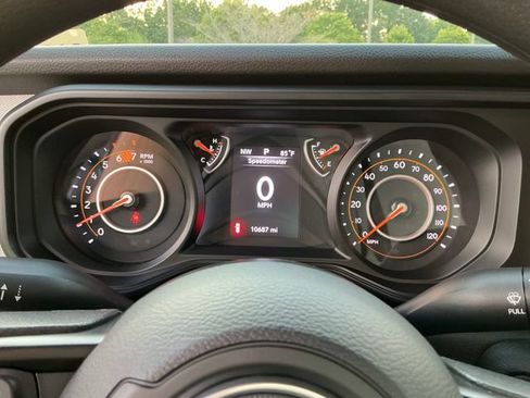 Used 2025 Jeep Wrangler Sport AWD/4WD image 17