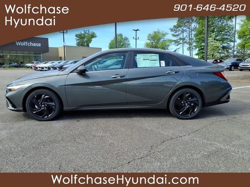 New 2026 Hyundai Elantra SEL Sport Premium FWD image 2