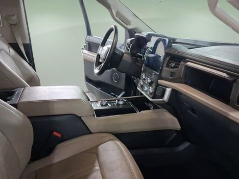 Used 2024 Ford Expedition Limited image 14